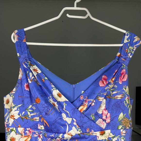 Pretty blue floral dress -retro pin up vibe - Picture 3 of 4